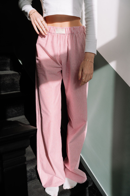 le-pantalon-enzo-rouge-fig1