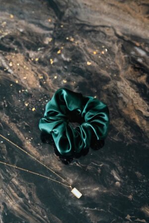 Chouchou satiné vert sapin