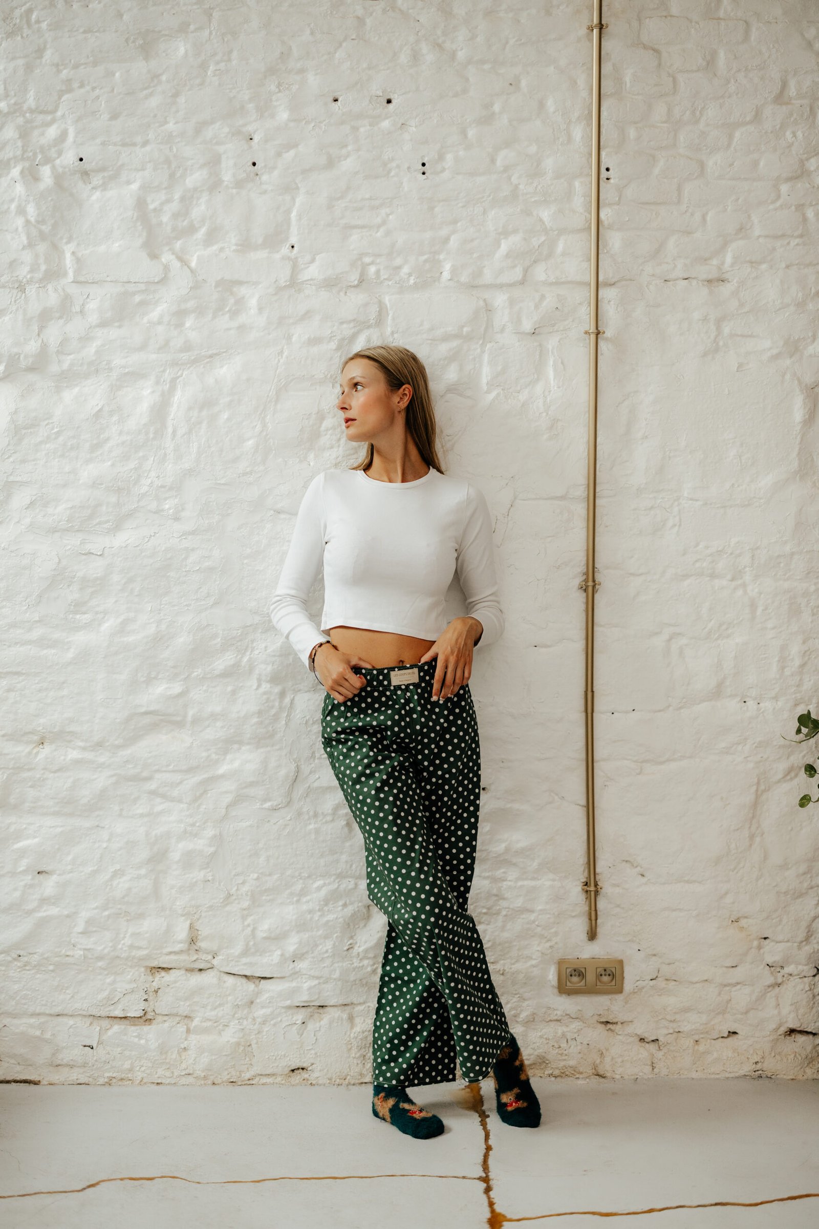 Pantalon à pois vert foncé