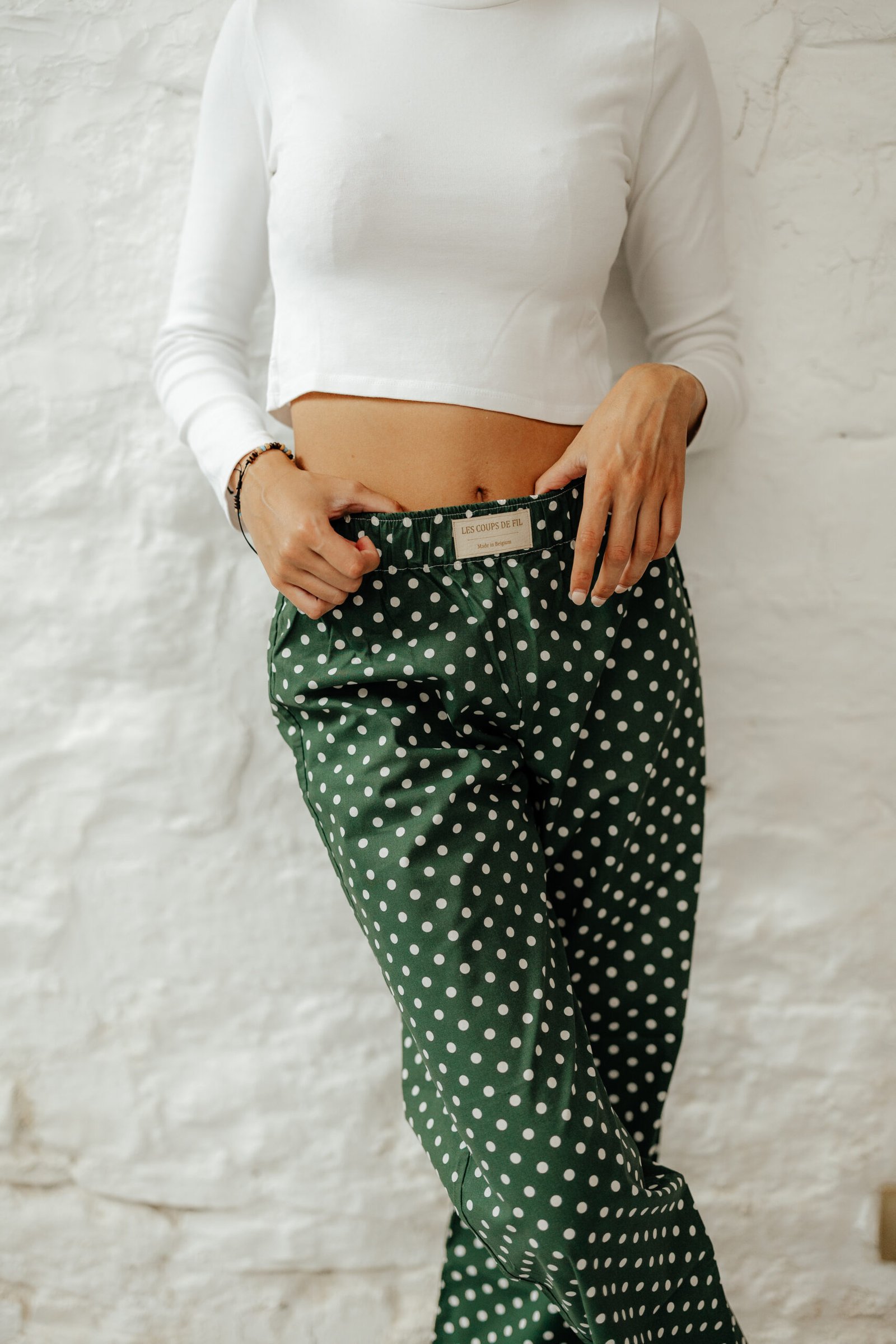 Pantalon à pois vert foncé – Image 2
